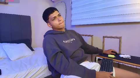 Kyliam online show from 07-12-26, 12:34
