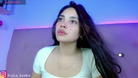 k ylie online show from 02-04-25, 03:22