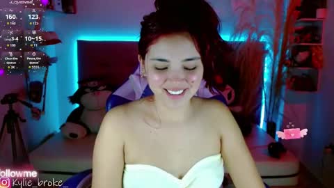 k ylie online show from 10-03-25, 10:29