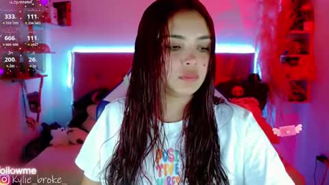 k ylie online show from 10-20-25, 10:10