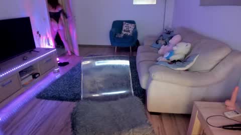 Snapshot of kylieety chatting on 09-20-25, 04:57 KYLIE online show from 09-20-25, 04:57