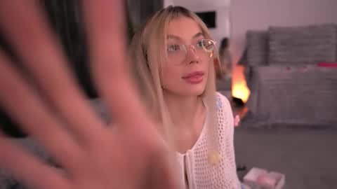 Kylie online show from 11-09-25, 08:18