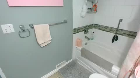 kylie not jenner online show from 04-18-26, 08:20