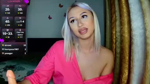 Snapshot of kylieoneadams chatting on 10-31-25, 12:44 kylie online show from 10-31-25, 12:44