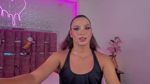 Snapshot of kylievictoria_ chatting on 10-02-25, 04:41 Kylie online show from 10-02-25, 04:41