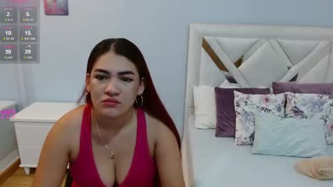 Snapshot of kyliiebaker chatting on 06-17-26, 11:45 Kylie online show from 06-17-26, 11:45