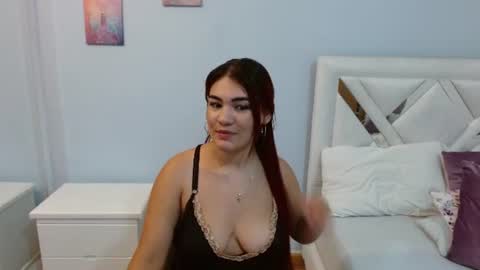 Snapshot of kyliiebaker chatting on 06-20-26, 11:57 Kylie online show from 06-20-26, 11:57