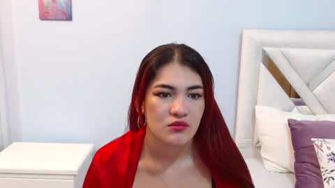 Snapshot of kyliiebaker chatting on 06-21-26, 11:35 Kylie online show from 06-21-26, 11:35