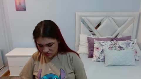 Snapshot of kyliiebaker chatting on 06-24-26, 11:42 Kylie online show from 06-24-26, 11:42