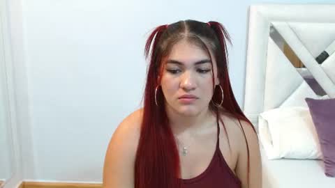 Snapshot of kyliiebaker chatting on 06-25-26, 11:59 Kylie online show from 06-25-26, 11:59