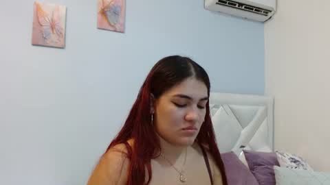 Snapshot of kyliiebaker chatting on 07-06-26, 03:03 Kylie online show from 07-06-26, 03:03