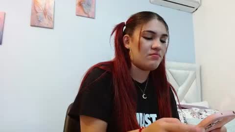 Snapshot of kyliiebaker chatting on 07-09-26, 11:47 Kylie online show from 07-09-26, 11:47