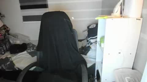 Eynah online show from 04-17-26, 04:10