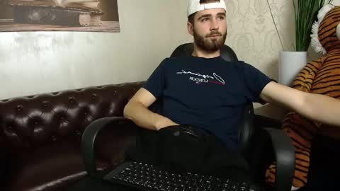 KyloEast online show from 06-04-26, 04:18