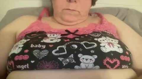 Snapshot of kylorencat chatting on 12-25-24, 01:20 KYLO online show from 12-25-24, 01:20