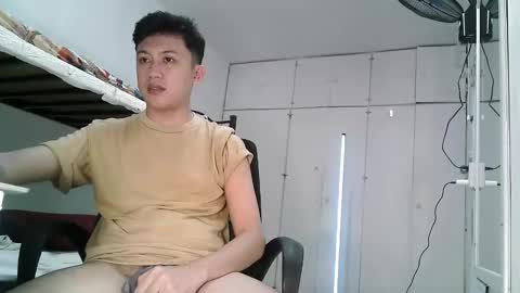 Snapshot of kymer24 chatting on 10-25-25, 09:28 john online show from 10-25-25, 09:28