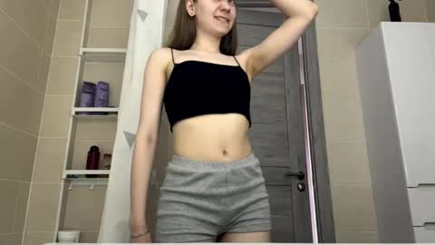 Snapshot of kyragraise chatting on 05-31-26, 02:46 Kira online show from 05-31-26, 02:46