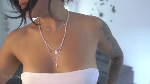 schedule 300 pm - 1100pm colombia time online show from 09-11-25, 06:19