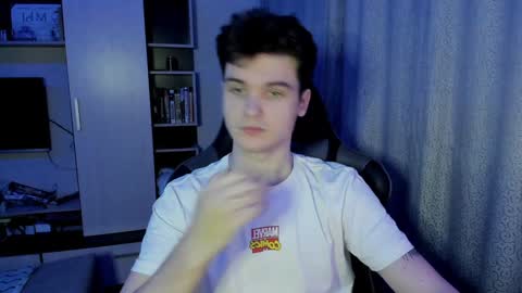 Snapshot of kyroro_lucifer chatting on 01-06-25, 08:07 Kyroro online show from 01-06-25, 08:07