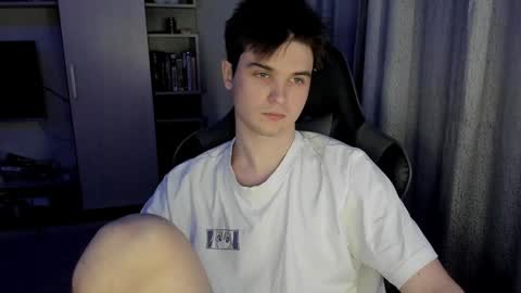 Snapshot of kyroro_lucifer chatting on 01-12-25, 08:57 Kyroro online show from 01-12-25, 08:57