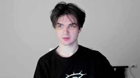 Snapshot of kyroro_lucifer chatting on 11-13-25, 01:48 Kyroro online show from 11-13-25, 01:48