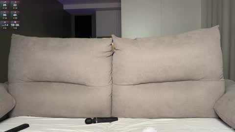 Julie online show from 02-04-26, 01:11