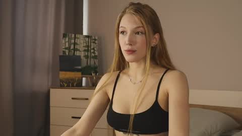 Snapshot of la_belle_ chatting on 04-18-26, 04:16 Alice online show from 04-18-26, 04:16
