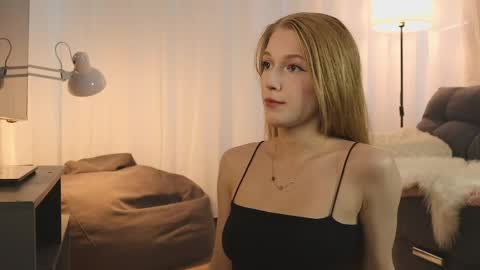 Snapshot of la_belle_ chatting on 05-08-26, 03:39 Alice online show from 05-08-26, 03:39