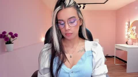 Snapshot of la_monitora chatting on 05-26-26, 11:39 T A T I A N A online show from 05-26-26, 11:39
