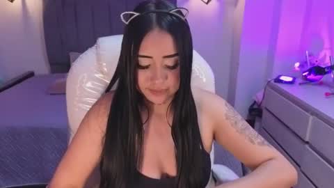 Snapshot of laara_croft chatting on 06-15-26, 08:22 L A R A online show from 06-15-26, 08:22