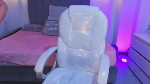Snapshot of laara_croft chatting on 07-16-26, 07:31 L A R A online show from 07-16-26, 07:31