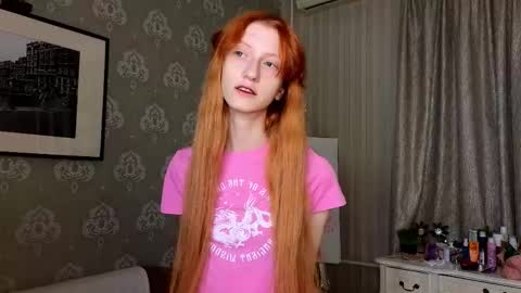 Snapshot of lab_geek chatting on 11-09-25, 06:06 Sophie online show from 11-09-25, 06:06