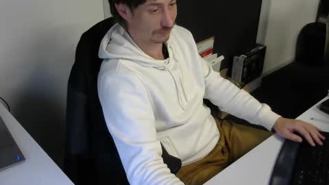 labelette007 online show from 12-12-24, 03:05