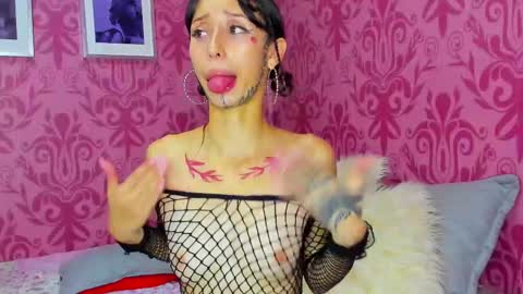 Snapshot of labellee_ chatting on 12-13-24, 05:16 LABELLE online show from 12-13-24, 05:16