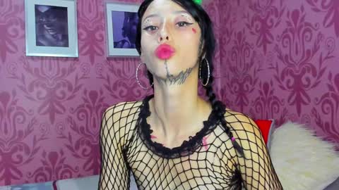 Snapshot of labellee_ chatting on 12-20-24, 11:26 LABELLE online show from 12-20-24, 11:26