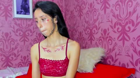 Snapshot of labellee_ chatting on 01-08-25, 09:10 LABELLE online show from 01-08-25, 09:10