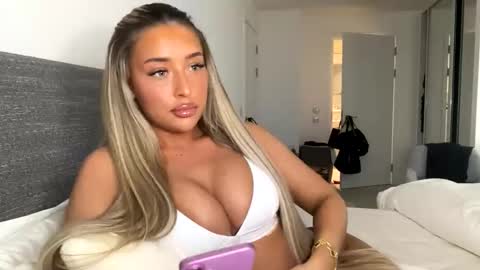 Snapshot of lacey_live chatting on 05-01-26, 08:24 Lacey online show from 05-01-26, 08:24
