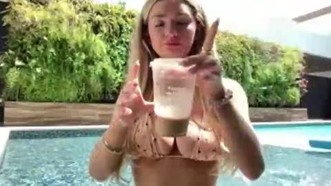 Snapshot of laceythomass chatting on 10-10-25, 04:39 Lacey Thomas online show from 10-10-25, 04:39