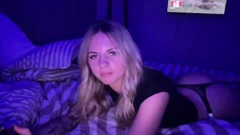 Snapshot of laceyx0x0 chatting on 06-12-26, 06:01 LACEY online show from 06-12-26, 06:01