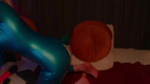 Snapshot of lacie_le_beauty chatting on 04-28-26, 04:23 Latex Lacie online show from 04-28-26, 04:23