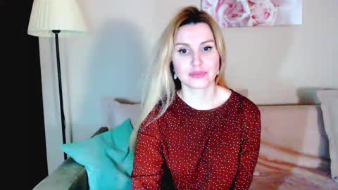 Snapshot of lady__moon__ chatting on 01-27-25, 04:54 Lady moon online show from 01-27-25, 04:54
