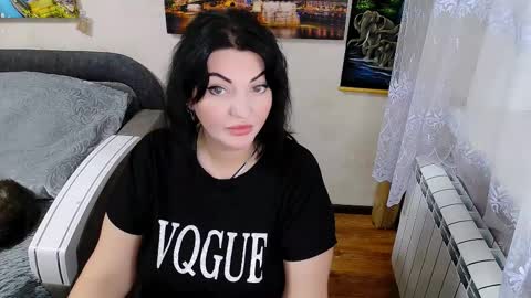 lady_boom_ online show from 11-19-25, 06:52