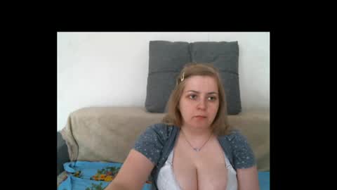 Snapshot of lady_cute_cat chatting on 05-18-26, 06:08 lady cute cat29 online show from 05-18-26, 06:08