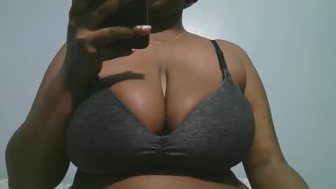 lady_dearra online show from 01-18-26, 03:21