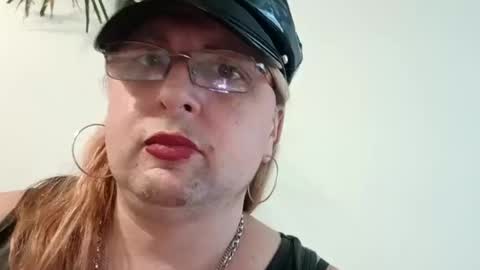 Snapshot of lady_delilah_ts chatting on 10-19-25, 09:04 Delilah-Catherine online show from 10-19-25, 09:04