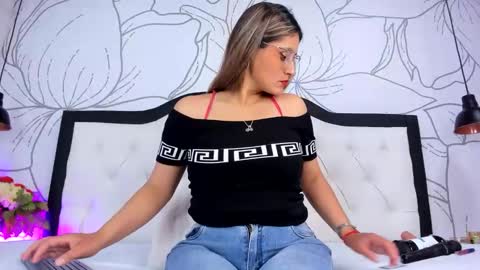 LADY  online show from 03-27-26, 02:17