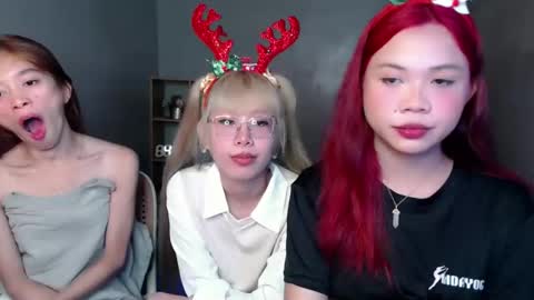 Snapshot of lady_galacticax chatting on 12-27-24, 06:03    online show from 12-27-24, 06:03