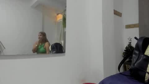 Snapshot of lady_miss___ chatting on 12-14-25, 01:05 lady_miss___ online show from 12-14-25, 01:05