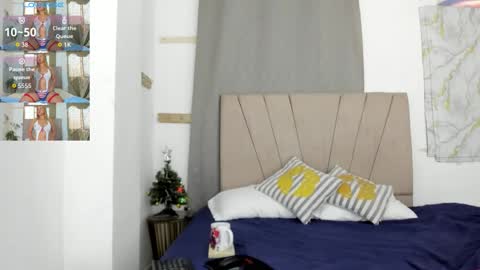 Snapshot of lady_miss___ chatting on 12-18-25, 12:11 lady_miss___ online show from 12-18-25, 12:11