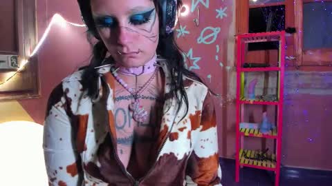 Mia online show from 11-07-25, 07:25